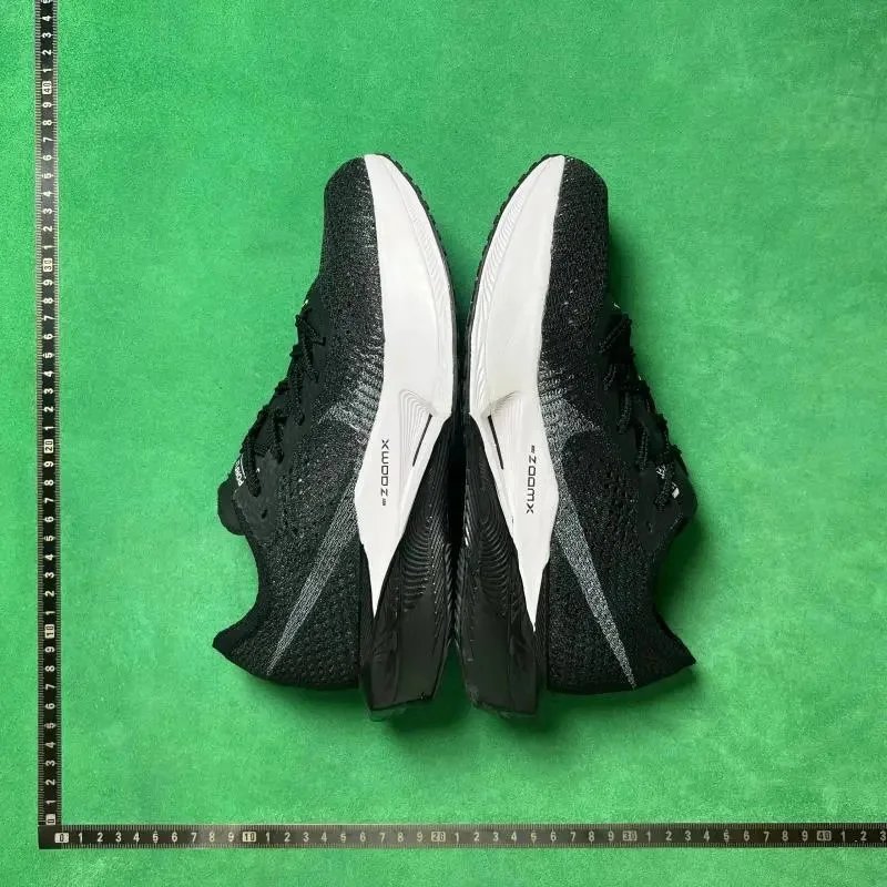 Black and white background No.1