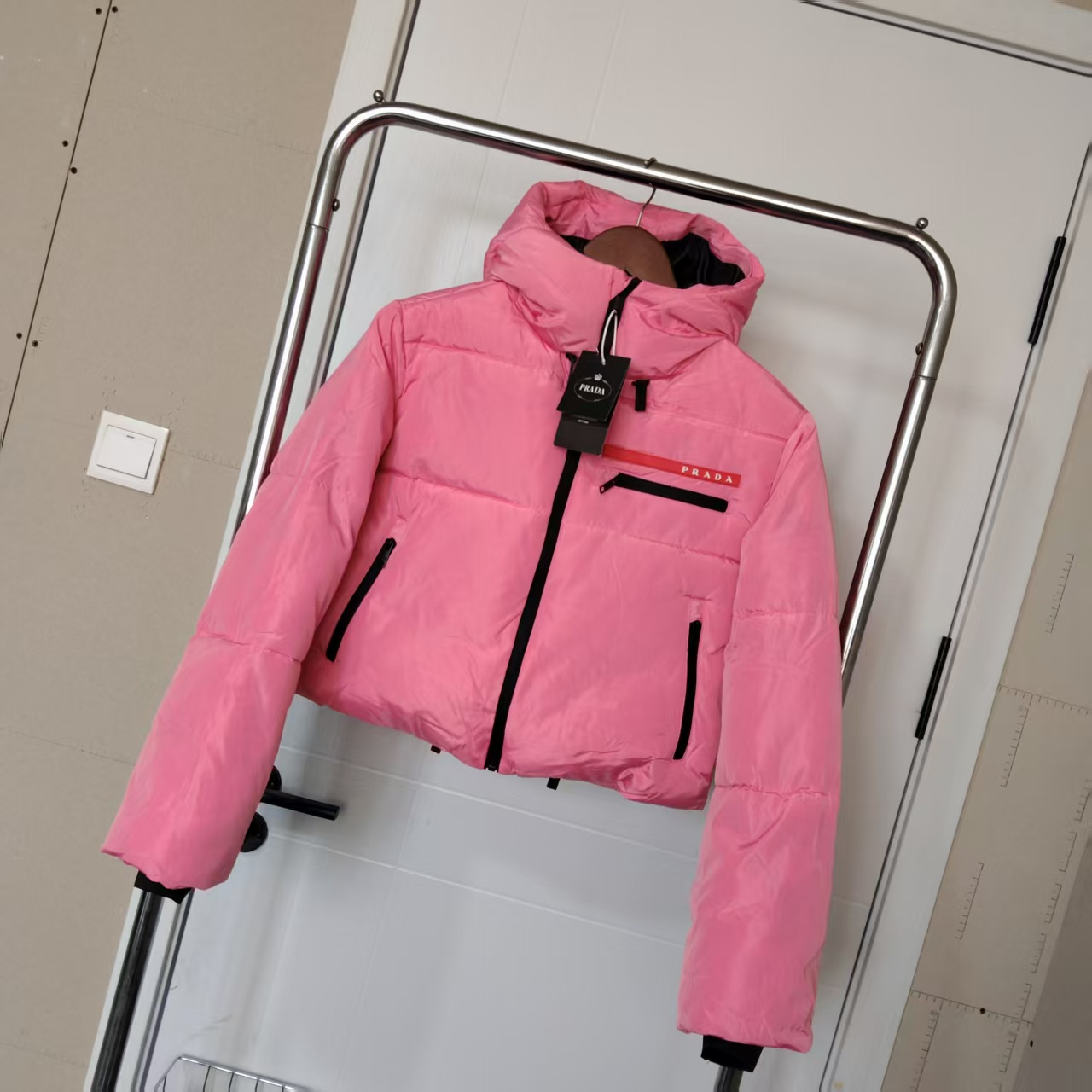 短款羽绒服字母小标粉